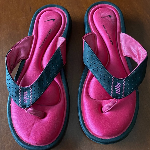 Nike Shoes - Nike Fuchsia Flip Flops Size 9